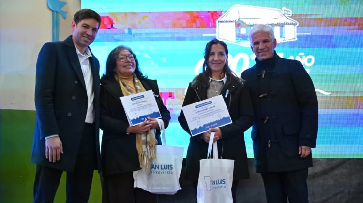 Distinguieron a directivas escolares y más bibliotecas resguardan las voces de 79 veteranos