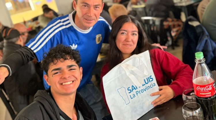 La Toma: la terminal se viste de celeste y blanco para vivir el Mundial y celebrar fechas patrias