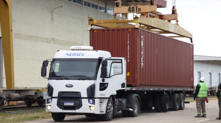Más de 600 toneladas de alfalfa compactada se movilizaron desde AgroZAL