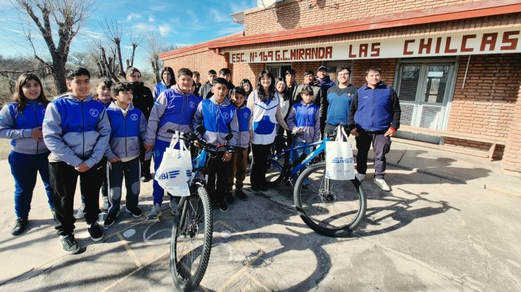 Entregaron bicicletas en parajes de los departamentos Junín y Chacabuco