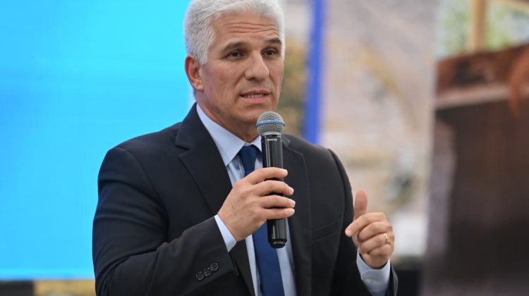 “Esta es una formación humana del uso de la IA, ése es el camino que elegimos en San Luis”