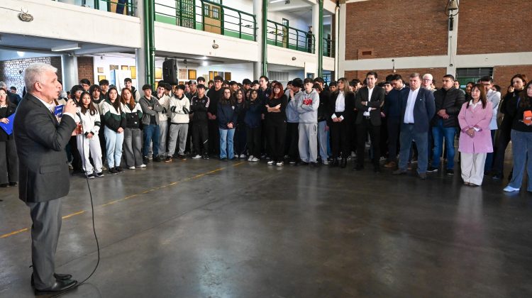 Poggi firmó un decreto para hacer refacciones y mantenimiento en la Escuela Técnica N°9