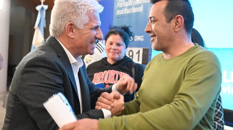 El Gobierno formalizó la situación de 62 beneficiarios del Plan de Inclusión que colaboran en ONG