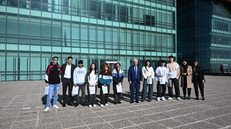 El Gobernador desayunó con alumnos que recibirán la Beca al Mérito el año que viene