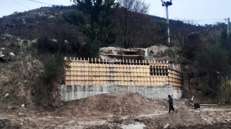 Avanza la construcción del muro que estabilizará un tramo de la ruta provincial N°18