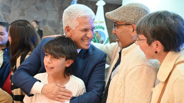“Es una alegría haber recibido la escritura”
