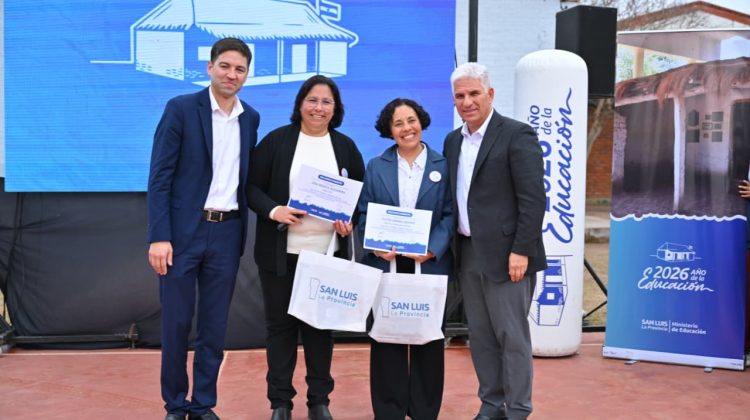 Reconocieron a directivas de la Escuela N°33 por haber aprobado el Concurso de Cargos Jerárquicos