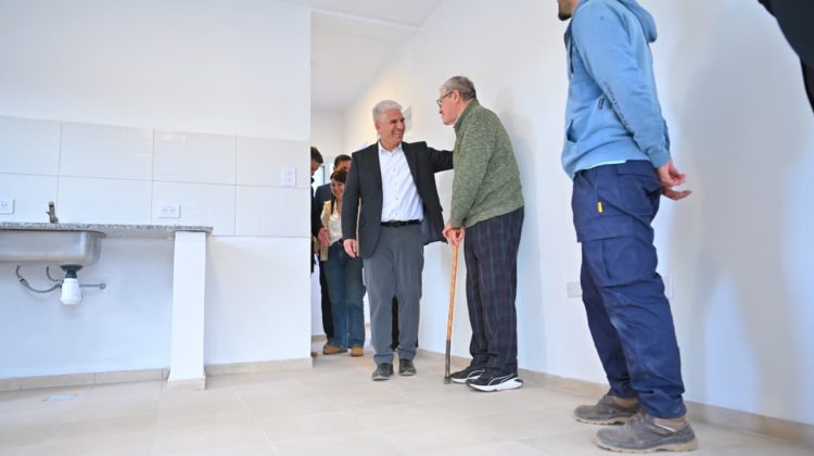 Poggi en Leandro N. Alem: “El 21 de diciembre volveremos para entregarles las llaves de sus casas”