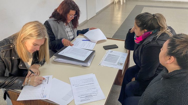 El Gobierno asistió a vecinos de Juan Llerena y La Toma 