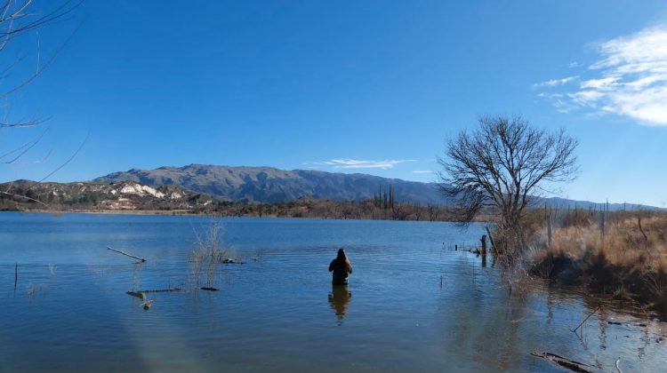 San Luis Agua tomó muestras agua del dique La Estrechura