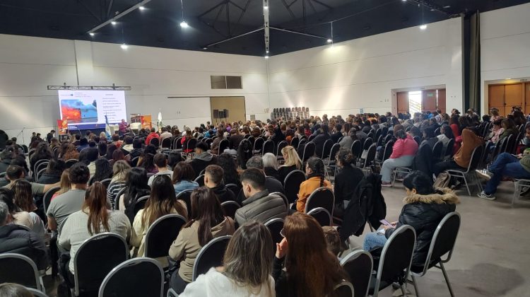 Más de 500 docentes y directivos reforzaron herramientas para prevenir y actuar ante emergencias