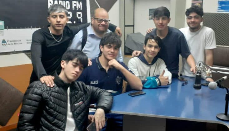 Desde hace 30 años, la radio de la Escuela ‘Fray Luis Beltrán’ le da voz a la comunidad educativa