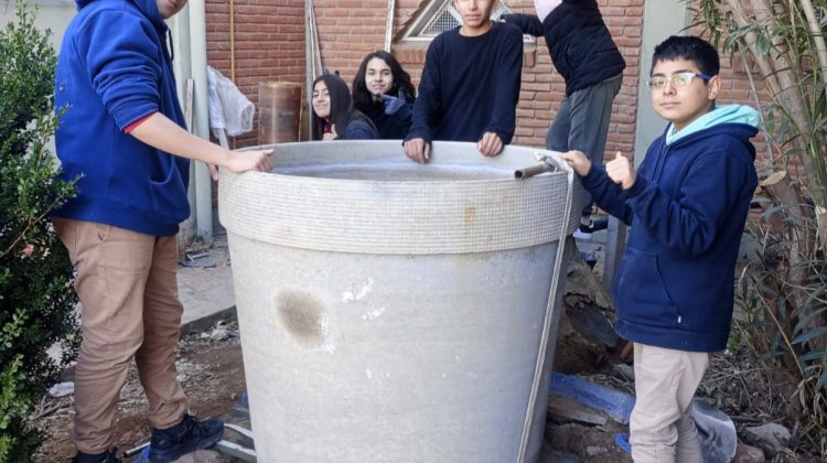 Estudiantes de la Técnica N°6 desarrollan un sistema para reutilizar agua con fines de riego