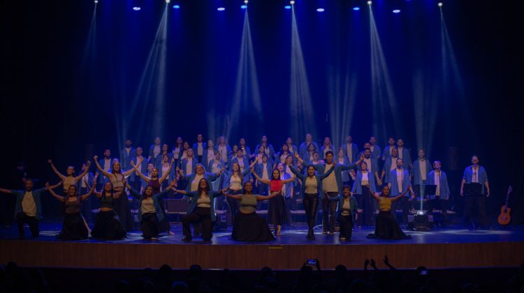 ‘La Marea’ presenta una puesta en escena a todo color en el Cine Teatro