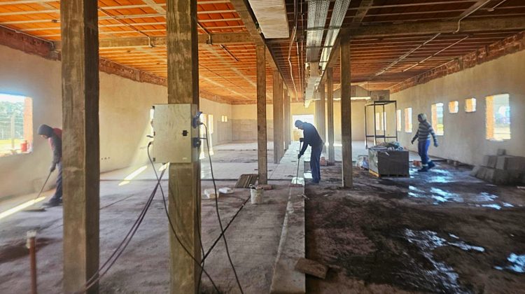 El Hospital ‘René Favaloro’ suma terminaciones interiores y define sus accesos