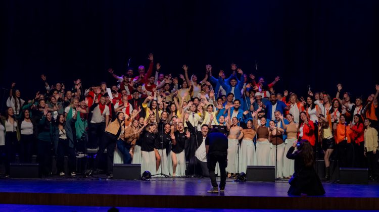 Más de 700 personas ovacionaron al coro ULP