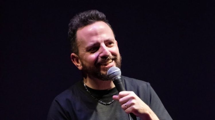 Pablo Molinari presentó su show ‘Demasiado’ en la sala ‘Berta Vidal de Battini’ 