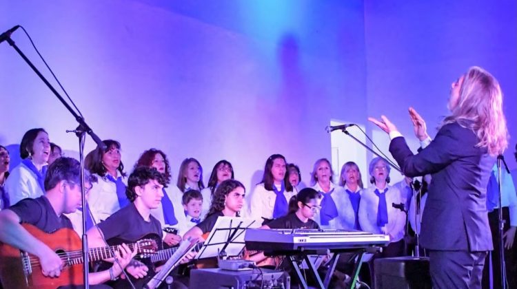 El Coro ‘Valinor’ rindió homenaje a Antonio Esteban Agüero con dos funciones a sala llena