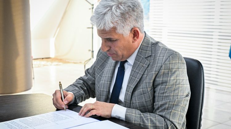 El Gobernador rubricó el proyecto de ley del presupuesto para el 2027