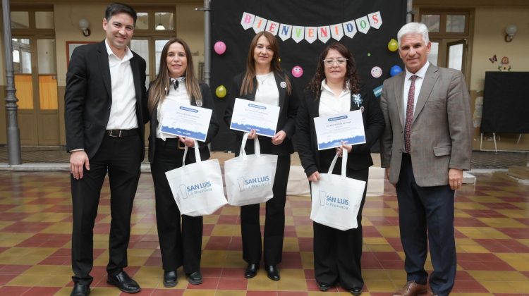 Reconocieron a tres directivas del Centro Educativo N°1 que titularizaron sus cargos por concurso