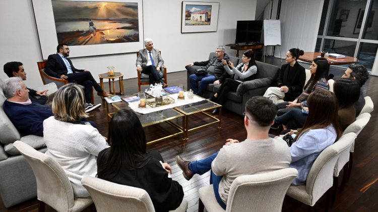 Poggi recibió a representantes del sector privado que participarán en el encuentro nacional Meet Up