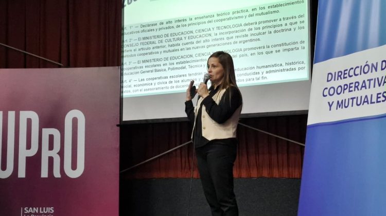 Capacitarán en cooperativismo escolar a docentes con formación previa