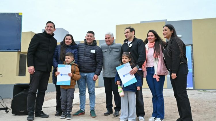 Otras siete familias de La Toma recibirán las llaves de su vivienda y podrán mudarse este sábado