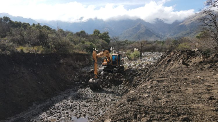 Avanzan las tareas de reencauzamiento en el arroyo Damiana Vega