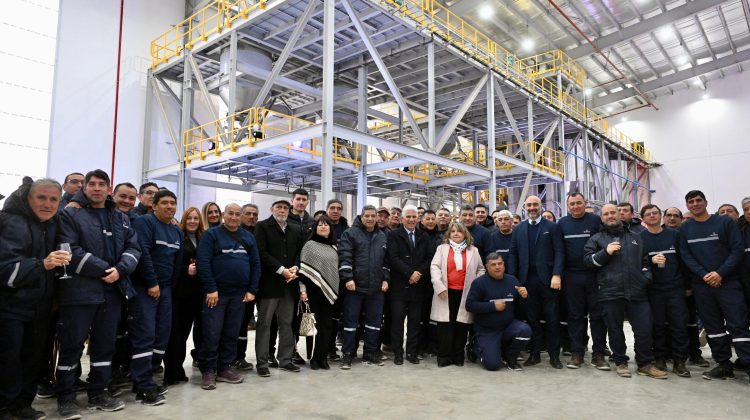 El gobernador Claudio Poggi participó de la inauguración de la nueva planta de Dos Anclas