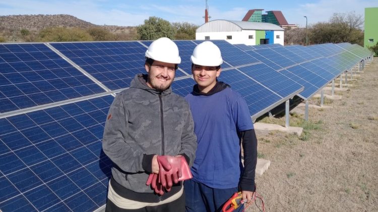 Estudiantes de la Escuela N°37 realizan sus prácticas profesionalizantes en la Central Fotovoltaica
