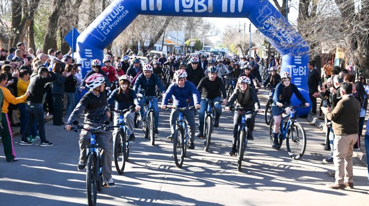 Plan TuBi: Poggi entregó bicicletas a 114 alumnos de seis escuelas de Villa Mercedes