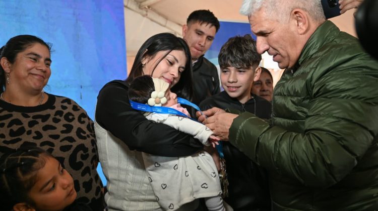Más de 40 familias de tres localidades celebran por primera vez el Día del Niño en la casa propia