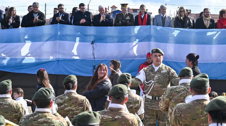 Poggi acompañó el desfile que conmemoró el 176° aniversario del paso a la inmortalidad de San Martín