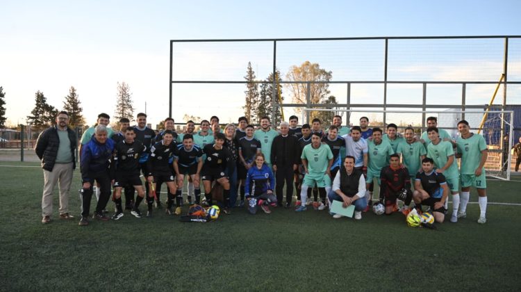 El Gobernador compartió la tarde con los empleados públicos que compiten en fútbol