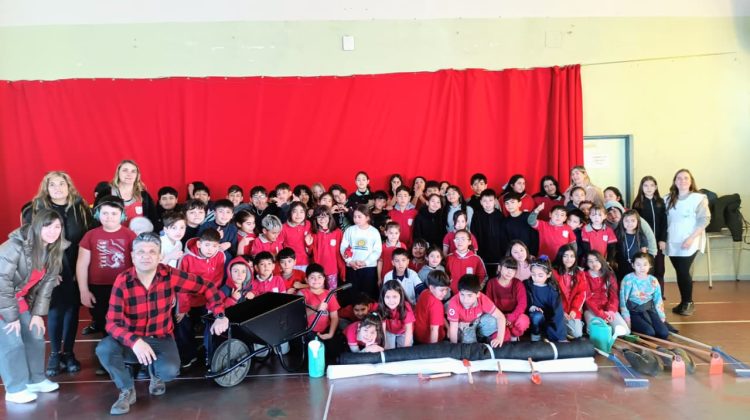 La Provincia acercó herramientas e insumos a nuevas huertas escolares