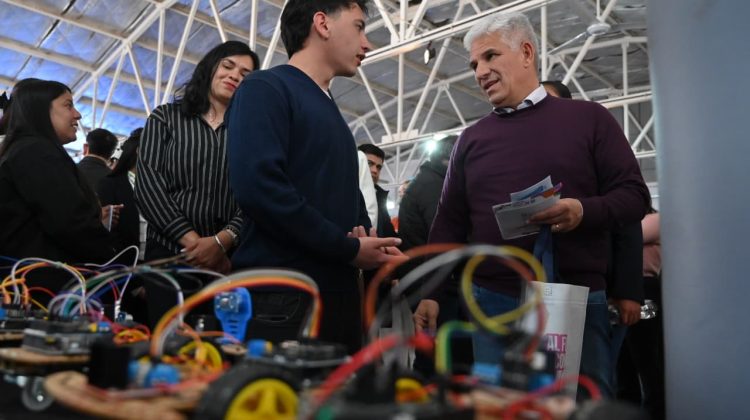 Poggi recorrió la Expo Educativa ‘Tu Futuro está Aquí’