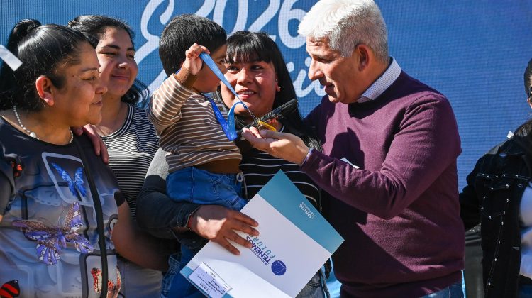 Felicidad en Luján: Poggi entregó viviendas del programa ‘Tenemos Futuro’
