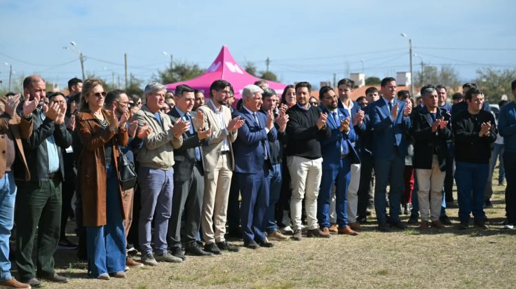 Poggi participó de un acto que acerca el sueño del edificio propio de la UPrO en Merlo