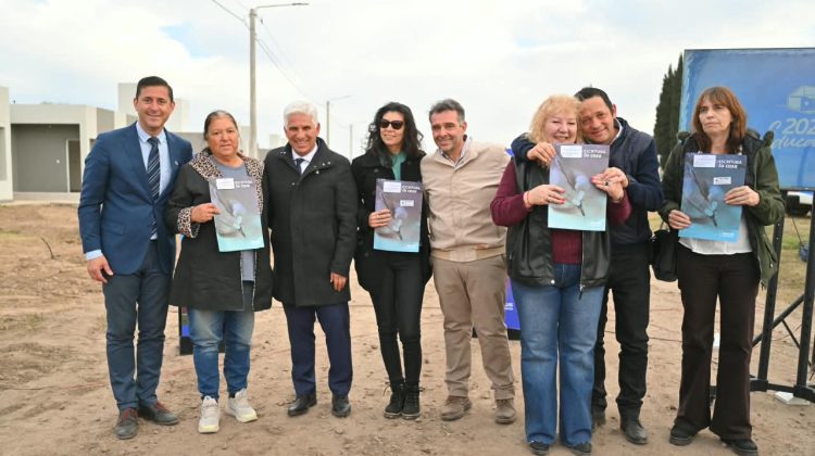 Familias de Concarán y Merlo recibieron los títulos dominiales definitivos sobre sus hogares