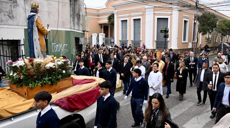 El Gobernador participó de la Santa Misa y la Procesión en honor a San Luis Rey