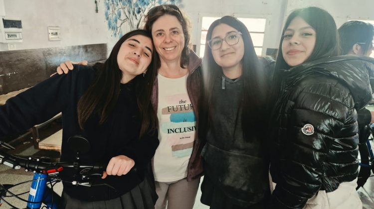 “Los chicos están felices con las bicicletas y con las futuras ampliaciones para nuestra escuela”