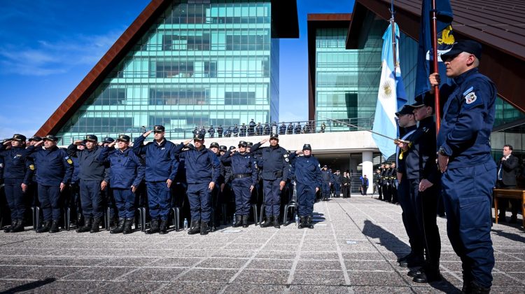Todas las fotos del acto de ascensos del personal policial