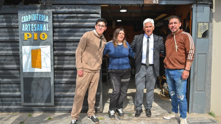 Poggi visitó una carpintería que se consolidó de la mano de ‘Mi Próximo Paso’