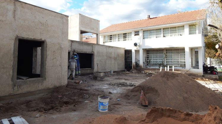 El Hospital de Salud Mental consolida sus fachadas y suma avances en los espacios interiores 