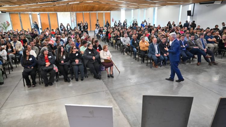 L – Entregaron escrituras, readjudicaciones y actas de viviendas protegidas a más familias sanluiseñas