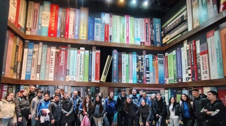 Más escuelas recorren el MUHSAL y se suman al ciclo ‘Voces de Malvinas’