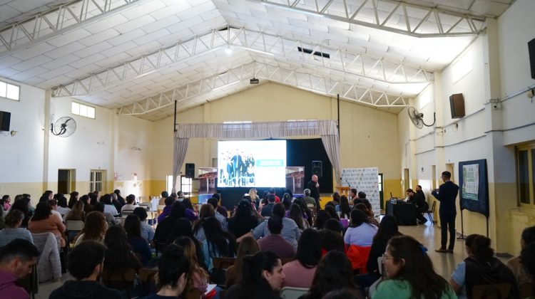 Más de 250 docentes participaron en Luján de un taller sobre autocuidado y gestión de emociones