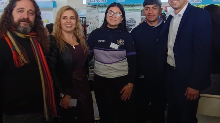 Estudiantes de la ‘Fray Luis Beltrán’ investigan una alternativa para combatir los microplásticos