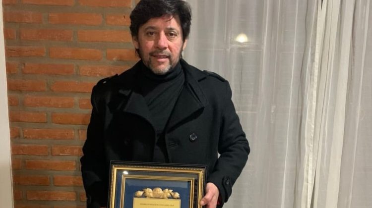 “Es mi pasión, si naciera de nuevo volvería a elegir ser profesor”
