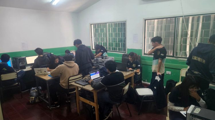 Informática y administración: estudiantes de la Técnica Nº10 avanzan en su experiencia profesional